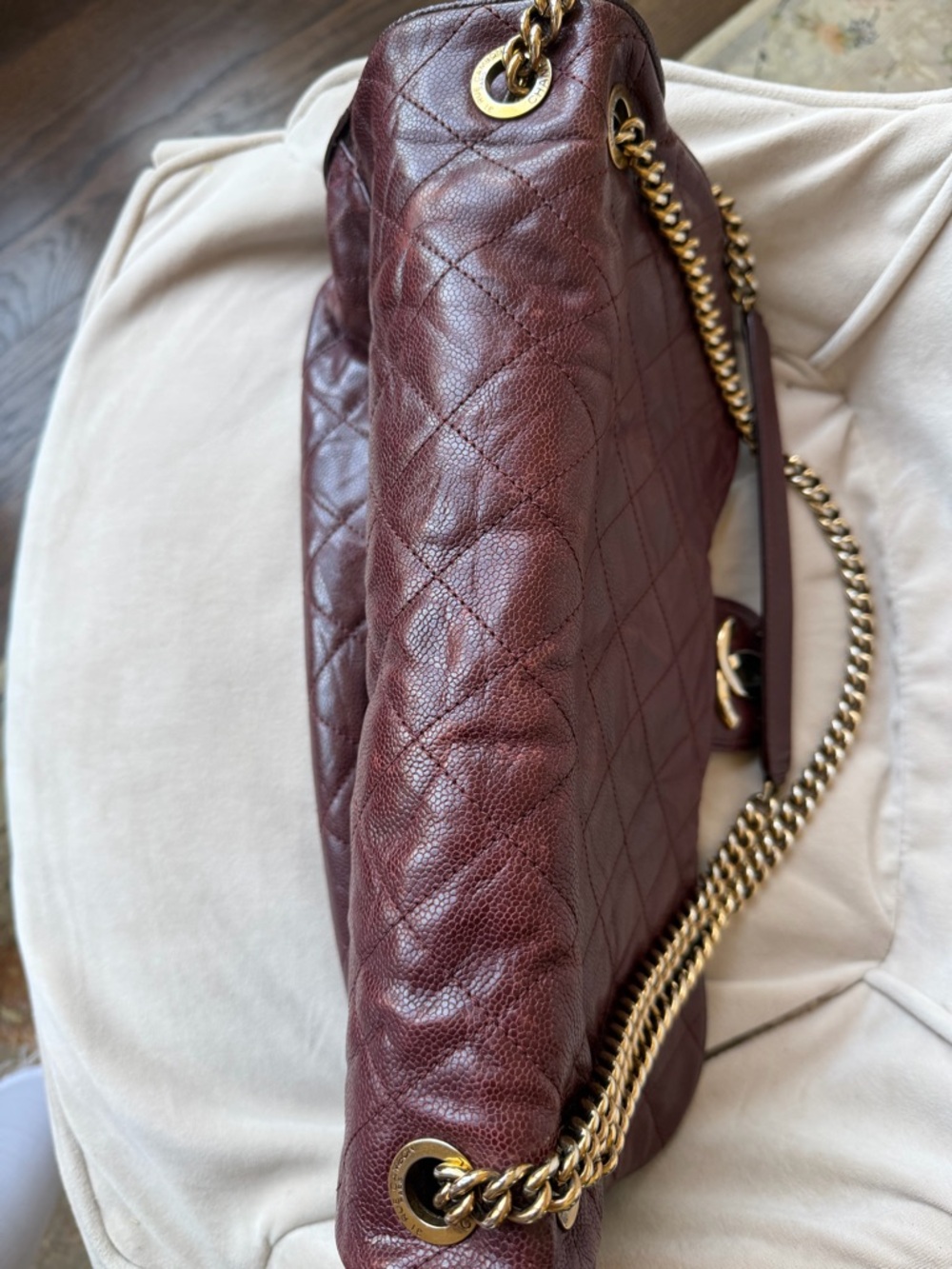 CHANEL
Burgundy Quilted Glazed Caviar Leather Large Shiva Flap Shoulder Bag - Picture 17 of 17